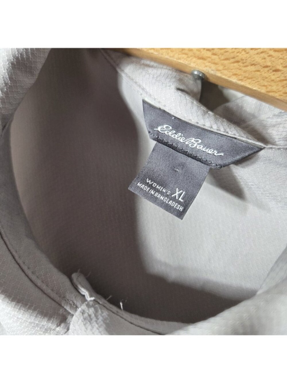 Eddie Bauer Womens Size XL Sleeveless Tech Shirt Beige Button Front Collared - Picture 6 of 15